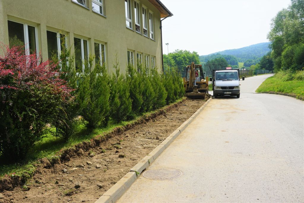 budowa chodnika przy szkole podstawowej nr 2