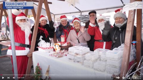 stowarzyszenie gospodyń z Harbutowic na Kiermaszu Bożonarodzeniowym