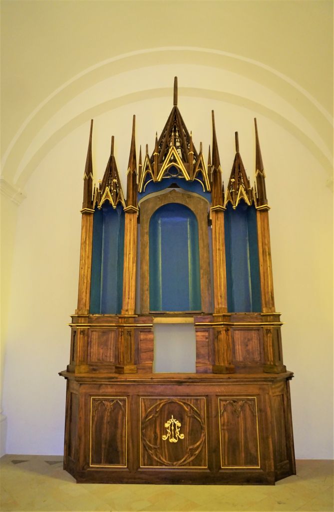 ołtarz w kaplicy w Rudniku