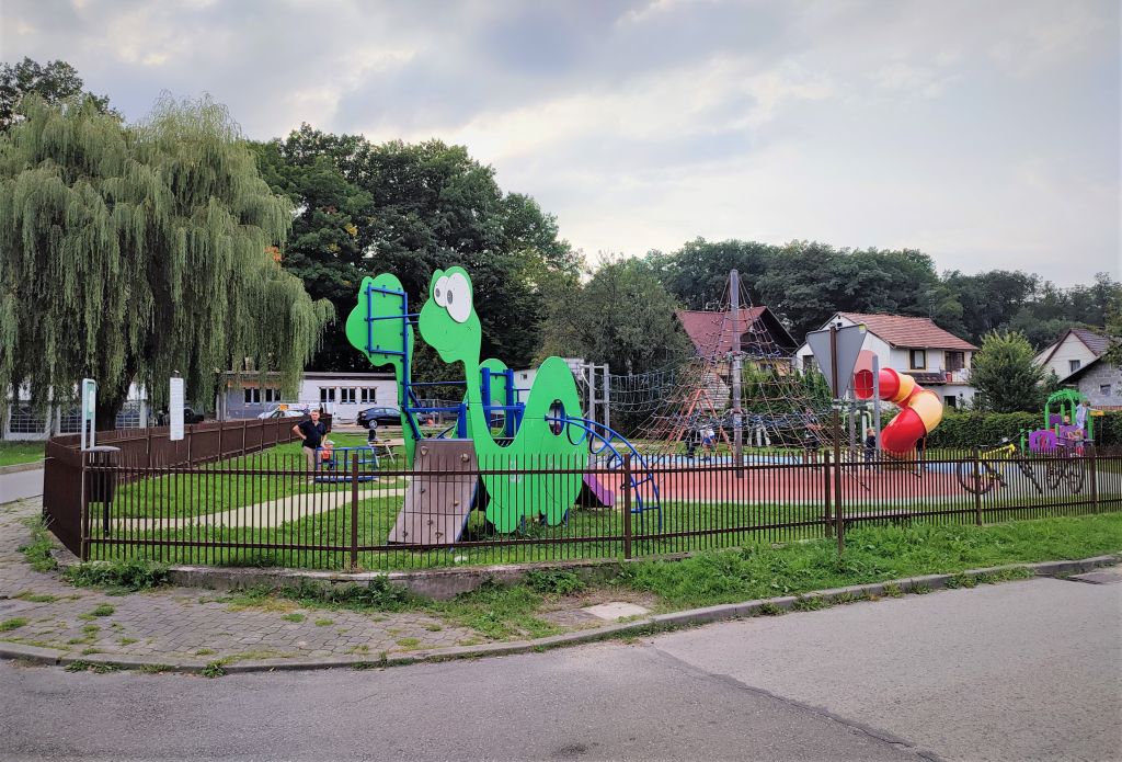 plac zabaw na osiedlu zielona