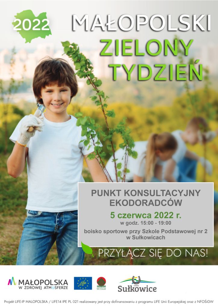 uśmiechnięty chłopiec z łapatą