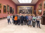 uczniowie w muzeum narodowym miniatrura