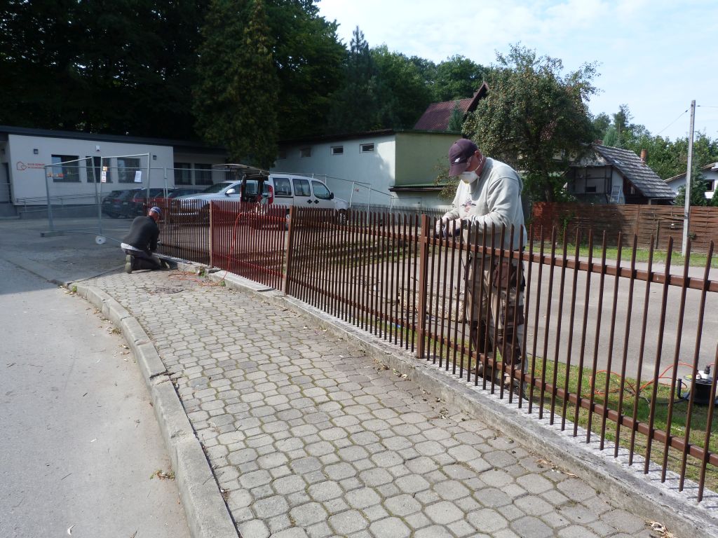 remont ogrodzenia placu zabaw na osiedlu Zielona