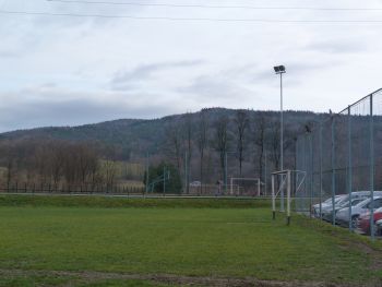 Oświetlenie_boisko_przy_gimn