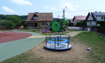 MODERNIZACJA PLACU ZABAW NA OSIEDLU ZIELONA W SUŁKOWICACH