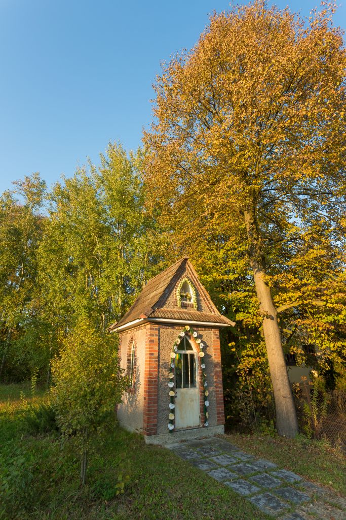 kapliczka domkowa w Krzywaczce